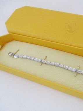 SWAROVSKI - Matrix Tennis Bracelet Baguette Cut